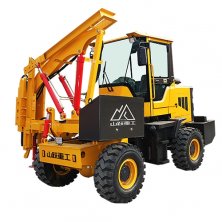 购买公路护栏打桩机就选华亚重工生产的！